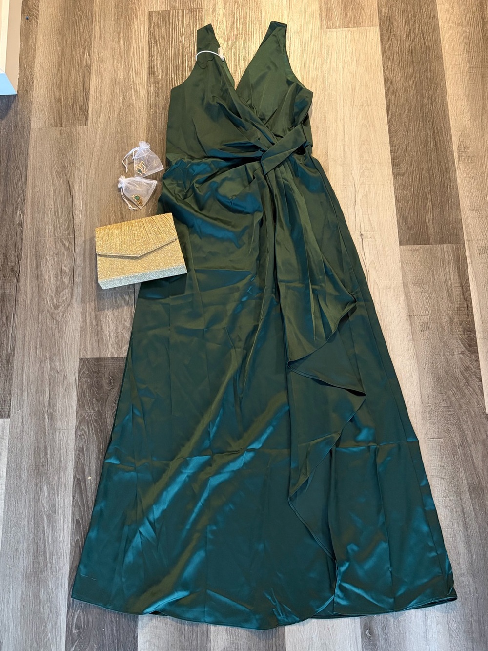 Elegant Emerald Green V-Neck Wrap Maxi Dress